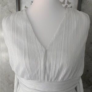 Elegant White Sleeveless Dress